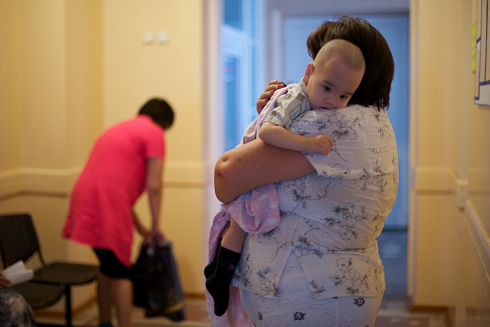 Детская хирургия Алматы: врачи спасают малышей, проглотивших инородные предметы, и предупреждают родителей об опасности повседневных вещей, детская больница, Алматы, хирургия, медицина, безопасность детей, инородные тела, врачи, дети, Карлыгаш Нуржан, Shanger.kz