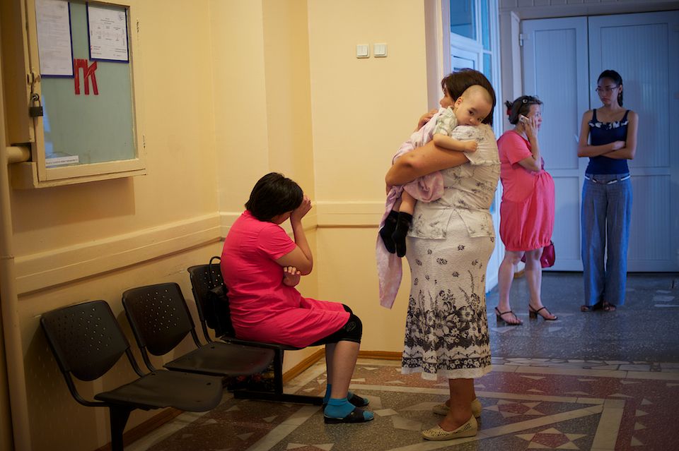 Детская хирургия Алматы: врачи спасают малышей, проглотивших инородные предметы, и предупреждают родителей об опасности повседневных вещей, детская больница, Алматы, хирургия, медицина, безопасность детей, инородные тела, врачи, дети, Карлыгаш Нуржан, Shanger.kz