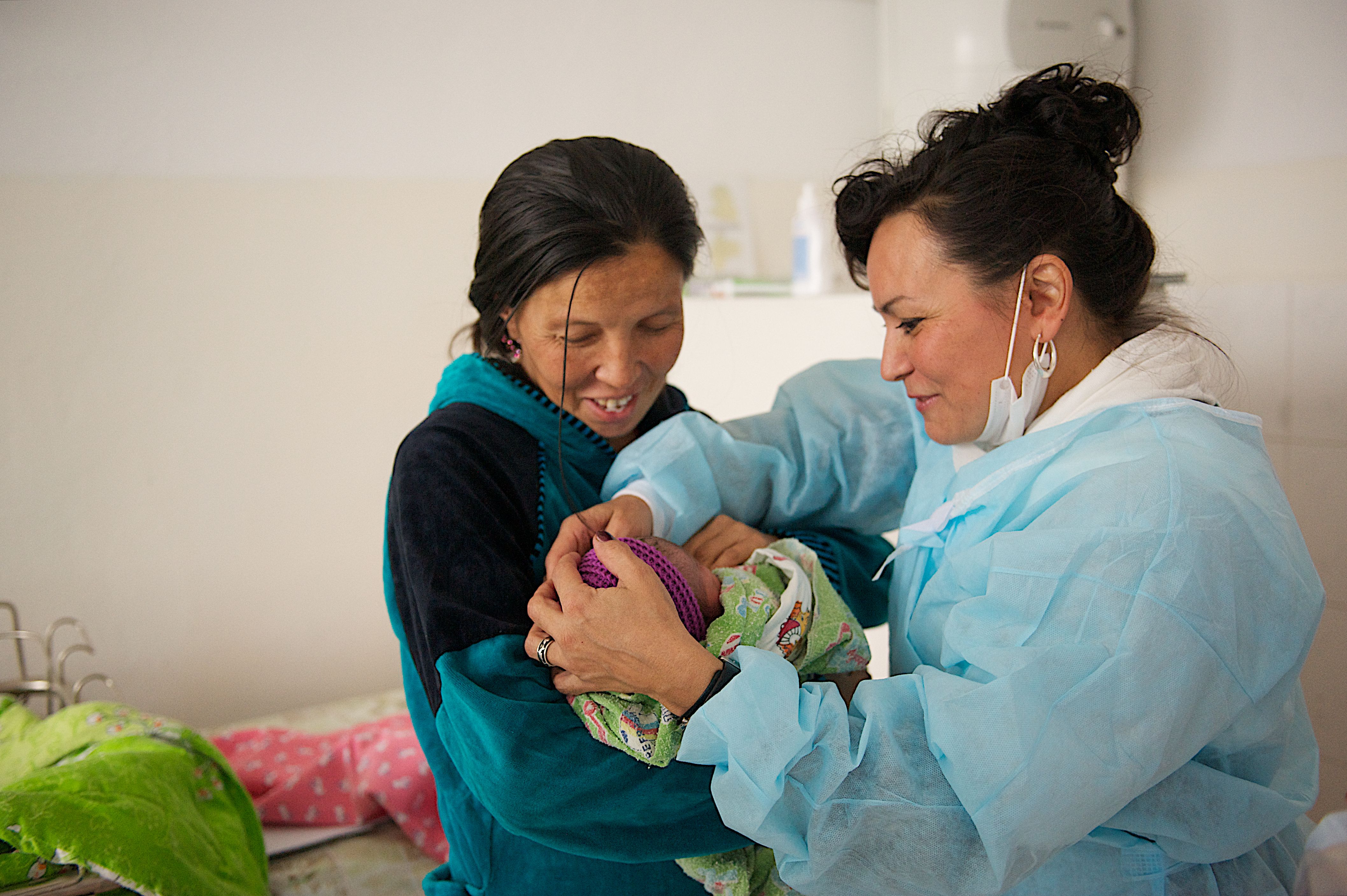 Благотворительный проект «Ангел-хранитель» фонда «Кус Жолы» и Казкоммерцбанка оснастил Урджарскую районную больницу современным медоборудованием. Ангел-хранитель, Урджар, Восточно-Казахстанская область, фонд Кус Жолы, Казкоммерцбанк, благотворительность, медицина, Карлыгаш Нуржан, Shanger.kz