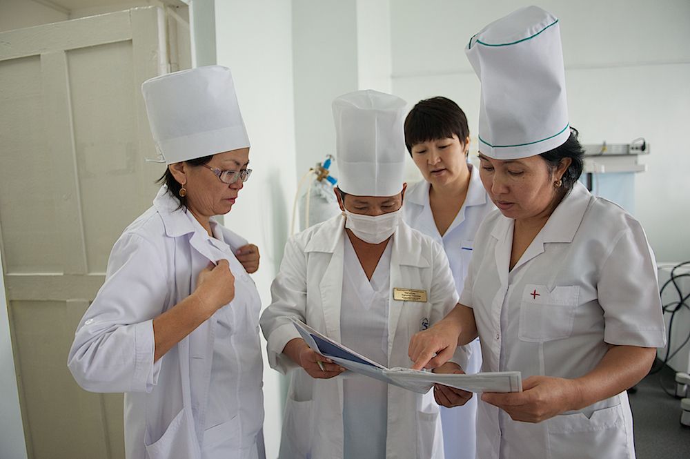 Благотворительный проект «Ангел-хранитель» фонда «Кус Жолы» и Казкоммерцбанка оснастил Урджарскую районную больницу современным медоборудованием. Ангел-хранитель, Урджар, Восточно-Казахстанская область, фонд Кус Жолы, Казкоммерцбанк, благотворительность, медицина, Карлыгаш Нуржан, Shanger.kz