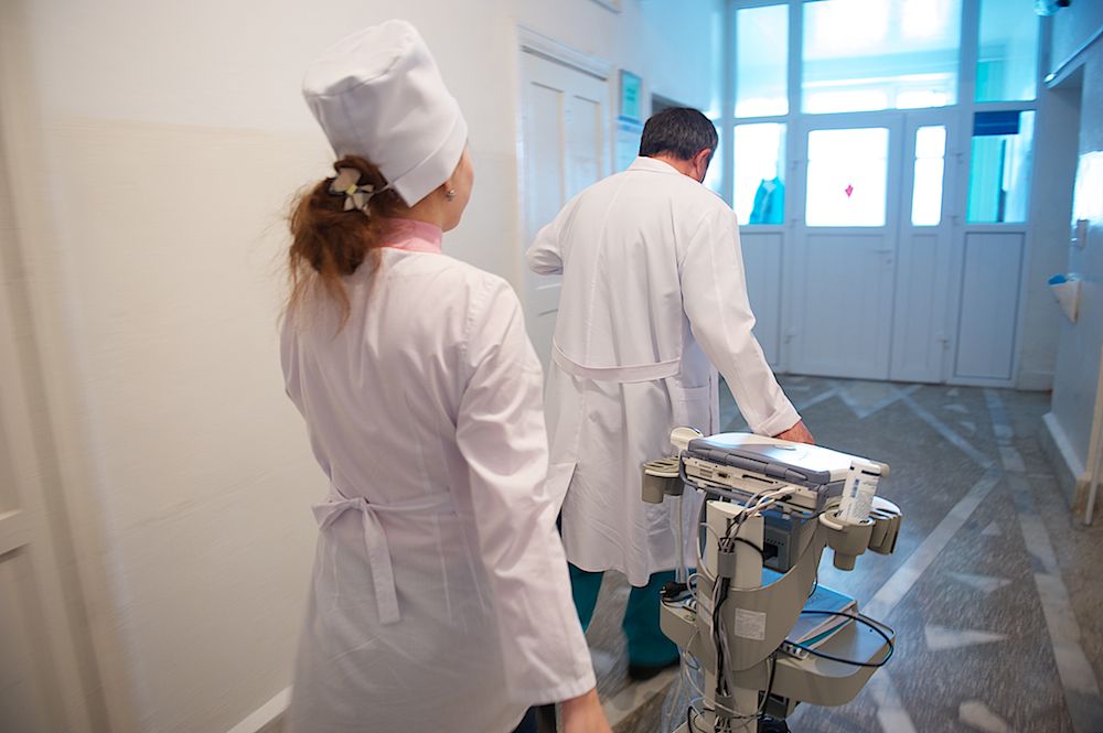 Благотворительный проект «Ангел-хранитель» фонда «Кус Жолы» и Казкоммерцбанка оснастил Урджарскую районную больницу современным медоборудованием. Ангел-хранитель, Урджар, Восточно-Казахстанская область, фонд Кус Жолы, Казкоммерцбанк, благотворительность, медицина, Карлыгаш Нуржан, Shanger.kz