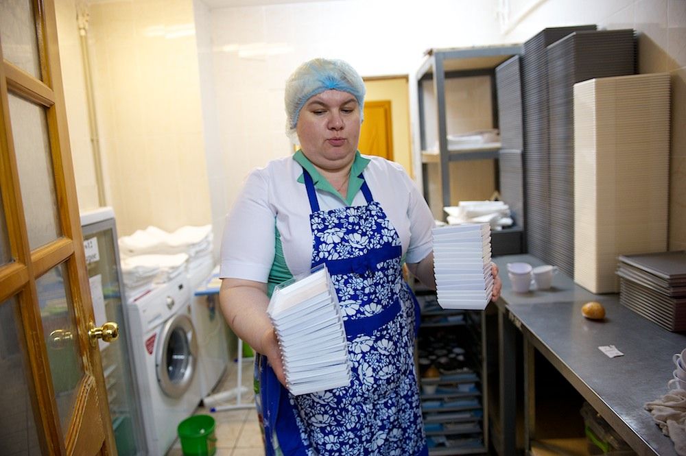 Процесс приготовления и доставки бортового питания авиакомпании Air Astana — от цеха в Актобе до рейсов в Казахстане и за рубежом, бортовое питание, Air Astana, Казахстан, Актобе, авиаперелёты, еда в самолёте, авиация, кейтеринг, Shanger.kz, Карла Нур