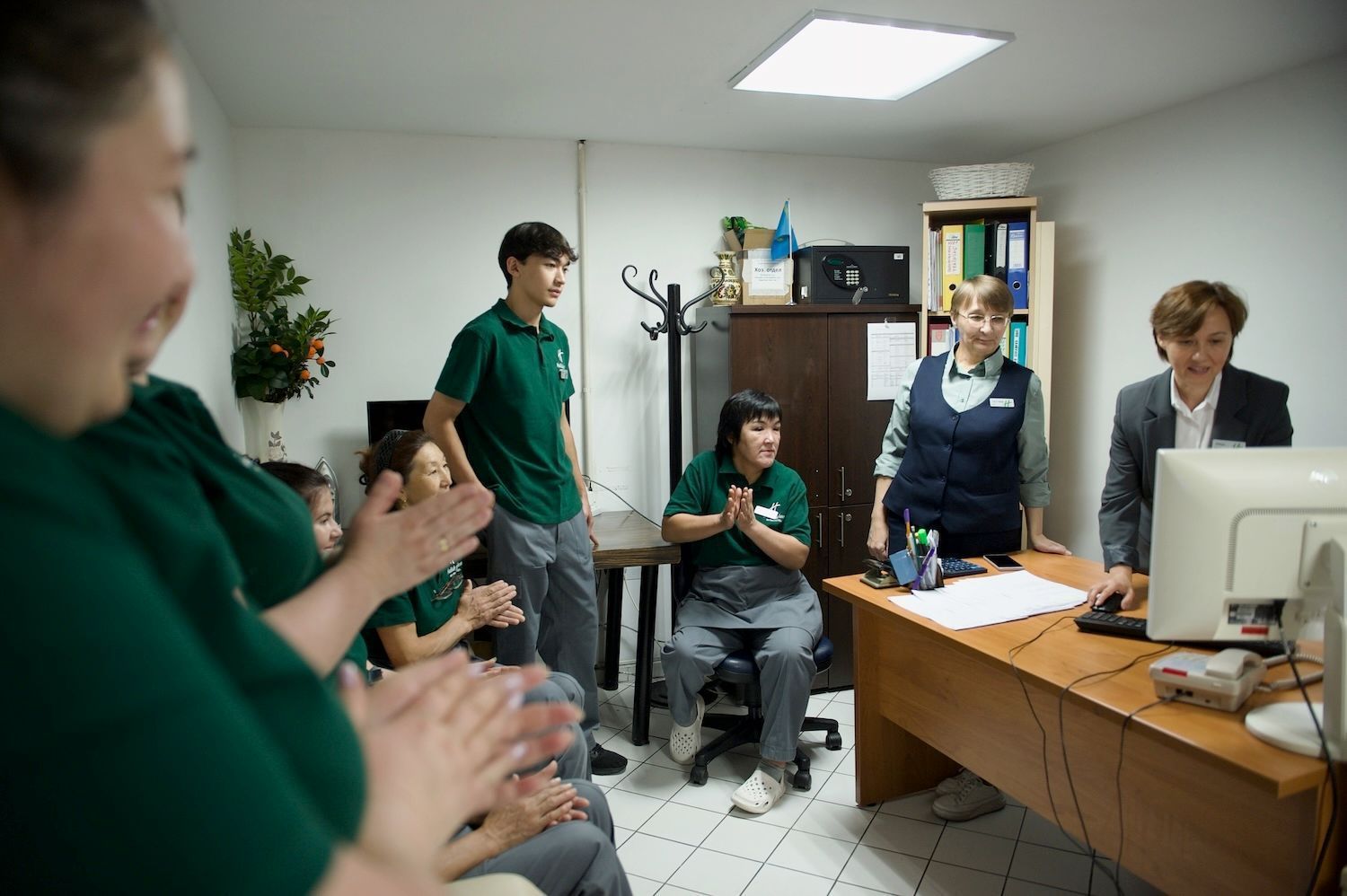 Алматыдағы Holiday Inn қонақүйінің таңғы асы: жаңа піскен нан өнімдері, швед үстелі және қазақы тағамдар. Holiday Inn Алматы, Алматы қонақүйлері, қонақүй қызметі, қонақжайлық, қонақүйдегі таңғы ас, швед үстелі, Қазақстан туризмі