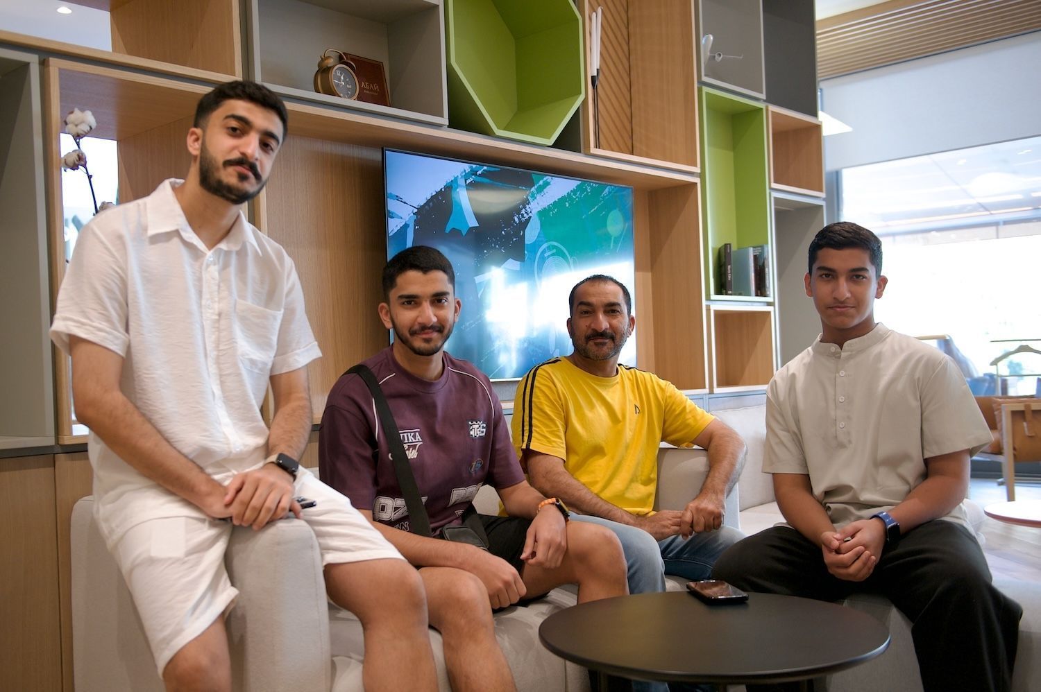 Алматыдағы Holiday Inn қонақүйінің таңғы асы: жаңа піскен нан өнімдері, швед үстелі және қазақы тағамдар. Holiday Inn Алматы, Алматы қонақүйлері, қонақүй қызметі, қонақжайлық, қонақүйдегі таңғы ас, швед үстелі, Қазақстан туризмі