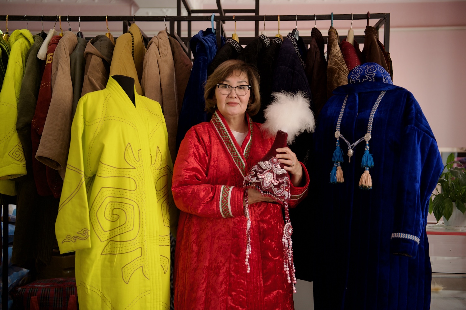 Жители села Бейнеу на зерновом терминале Фонда Halyk: первый хлеб выпечен из местной муки, рядом развивается школа и социальные объекты. Фонд Halyk, село Бейнеу, зерновой терминал, школа Бейнеу, сельское развитие, хлеб, Мангистауская область, образование в регионах, агроподдержка Казахстана, Тимур Кулибаев