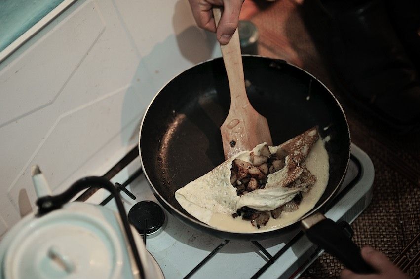 Американский волонтер Джонатан Рибел преподает английский язык в селе Шаульдер Южно-Казахстанской области, осваивает казахский язык и сельский быт, Джонатан Рибел, Корпус мира, село Шаульдер, английский язык, Казахстан, волонтер, сельская школа, Карлыгаш Нуржан, Shanger.kz