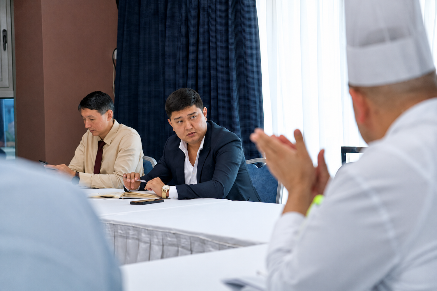 Алматыдағы Holiday Inn қонақүйінің таңғы асы: жаңа піскен нан өнімдері, швед үстелі және қазақы тағамдар. Holiday Inn Алматы, Алматы қонақүйлері, қонақүй қызметі, қонақжайлық, қонақүйдегі таңғы ас, швед үстелі, Қазақстан туризмі