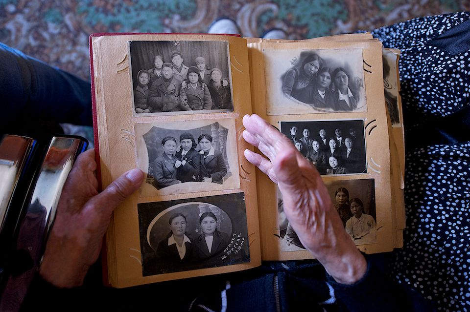 История любви ветерана Великой Отечественной войны Абена Берденова и его супруги Батес Мурзахановой, выдержавшей испытание временем и войной. Великая Отечественная война, ветераны, история любви, Казахстан, Караганда, фронт, Победа, память, Карлыгаш Нуржан, Shanger.kz