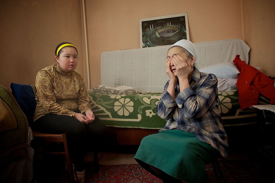 Атлеты с синдромом Дауна и их тренеры из движения Special Olympics Kazakhstan во время тренировок и соревнований, синдром Дауна, Special Olympics, Спешиал Олимпикс Казахстан, инклюзия, спорт и равенство, люди с инвалидностью, Нилюфар Амирбекова, Карлыгаш Нуржан, социальные истории, Shanger.kz