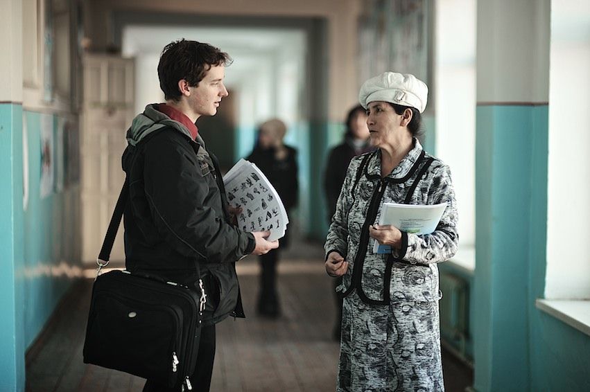 Американский волонтер Джонатан Рибел преподает английский язык в селе Шаульдер Южно-Казахстанской области, осваивает казахский язык и сельский быт, Джонатан Рибел, Корпус мира, село Шаульдер, английский язык, Казахстан, волонтер, сельская школа, Карлыгаш Нуржан, Shanger.kz