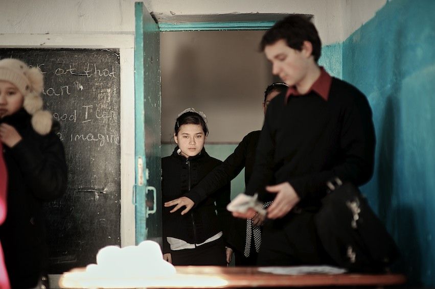 Американский волонтер Джонатан Рибел преподает английский язык в селе Шаульдер Южно-Казахстанской области, осваивает казахский язык и сельский быт, Джонатан Рибел, Корпус мира, село Шаульдер, английский язык, Казахстан, волонтер, сельская школа, Карлыгаш Нуржан, Shanger.kz