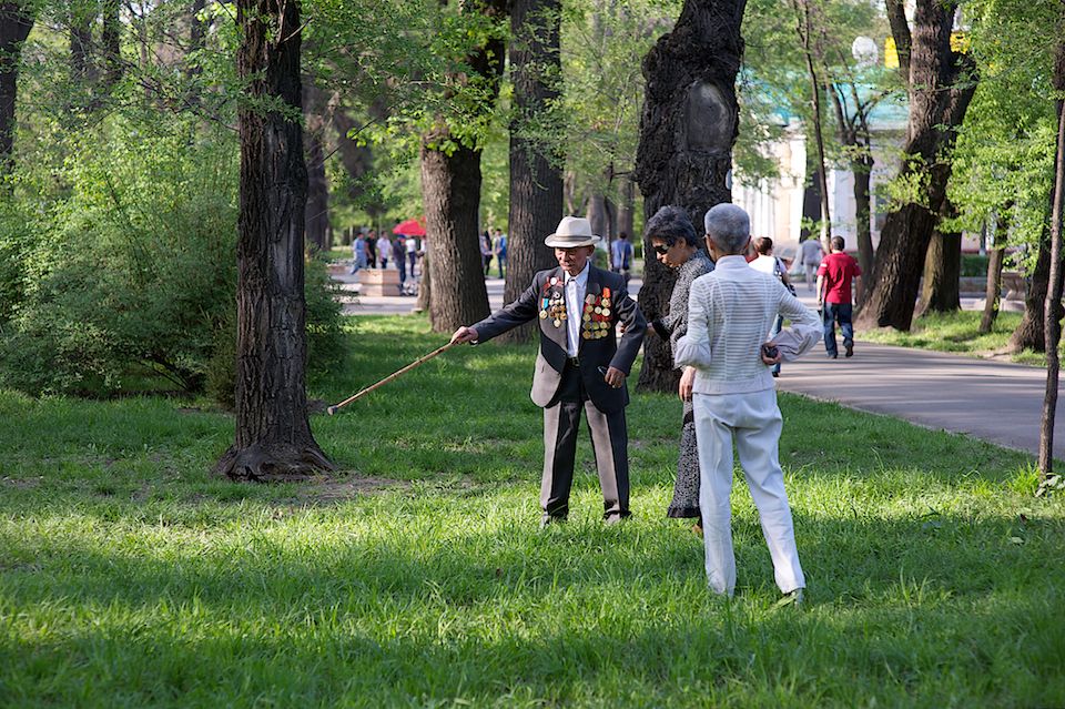 История любви ветерана Великой Отечественной войны Абена Берденова и его супруги Батес Мурзахановой, выдержавшей испытание временем и войной. Великая Отечественная война, ветераны, история любви, Казахстан, Караганда, фронт, Победа, память, Карлыгаш Нуржан, Shanger.kz