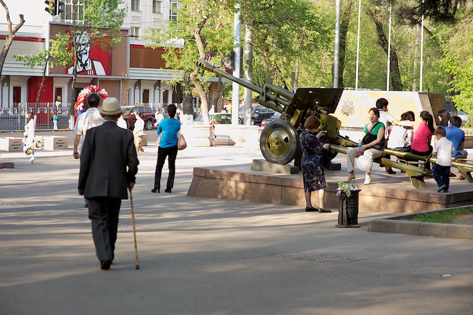История любви ветерана Великой Отечественной войны Абена Берденова и его супруги Батес Мурзахановой, выдержавшей испытание временем и войной. Великая Отечественная война, ветераны, история любви, Казахстан, Караганда, фронт, Победа, память, Карлыгаш Нуржан, Shanger.kz