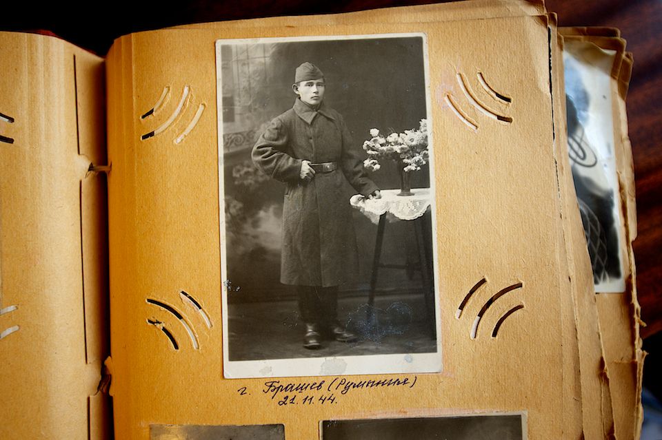 История любви ветерана Великой Отечественной войны Абена Берденова и его супруги Батес Мурзахановой, выдержавшей испытание временем и войной. Великая Отечественная война, ветераны, история любви, Казахстан, Караганда, фронт, Победа, память, Карлыгаш Нуржан, Shanger.kz