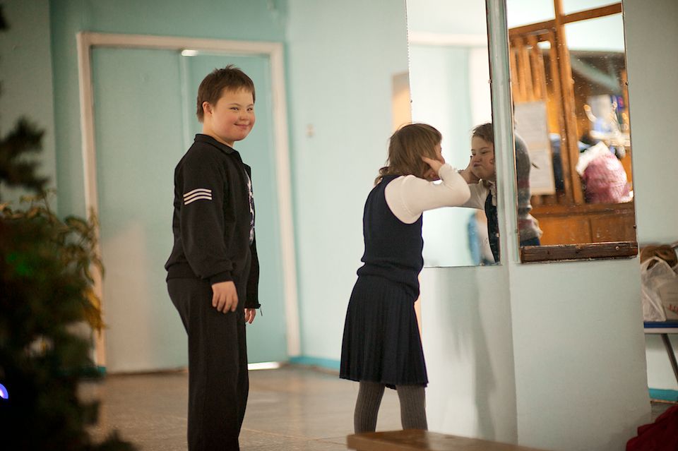 Атлеты с синдромом Дауна и их тренеры из движения Special Olympics Kazakhstan во время тренировок и соревнований, синдром Дауна, Special Olympics, Спешиал Олимпикс Казахстан, инклюзия, спорт и равенство, люди с инвалидностью, Нилюфар Амирбекова, Карлыгаш Нуржан, социальные истории, Shanger.kz