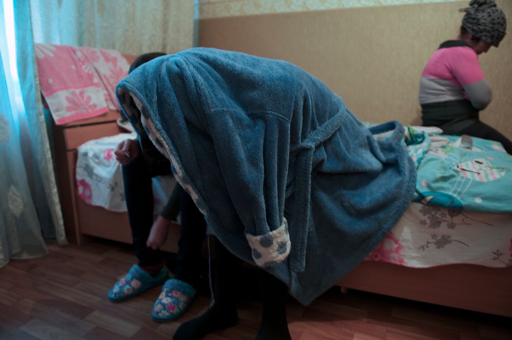 Рейд полиции Алматы по притонам: история девушек, оказавшихся в мире проституции, и взгляд изнутри на теневую сторону города, проституция, Алматы, рейд полиции, общество, женщины, сексуальное рабство, УБОП, Казахстан, Карлыгаш Нуржан, Shanger.kz