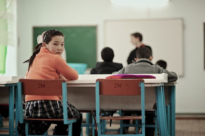 Американский волонтер Джонатан Рибел преподает английский язык в селе Шаульдер Южно-Казахстанской области, осваивает казахский язык и сельский быт, Джонатан Рибел, Корпус мира, село Шаульдер, английский язык, Казахстан, волонтер, сельская школа, Карлыгаш Нуржан, Shanger.kz