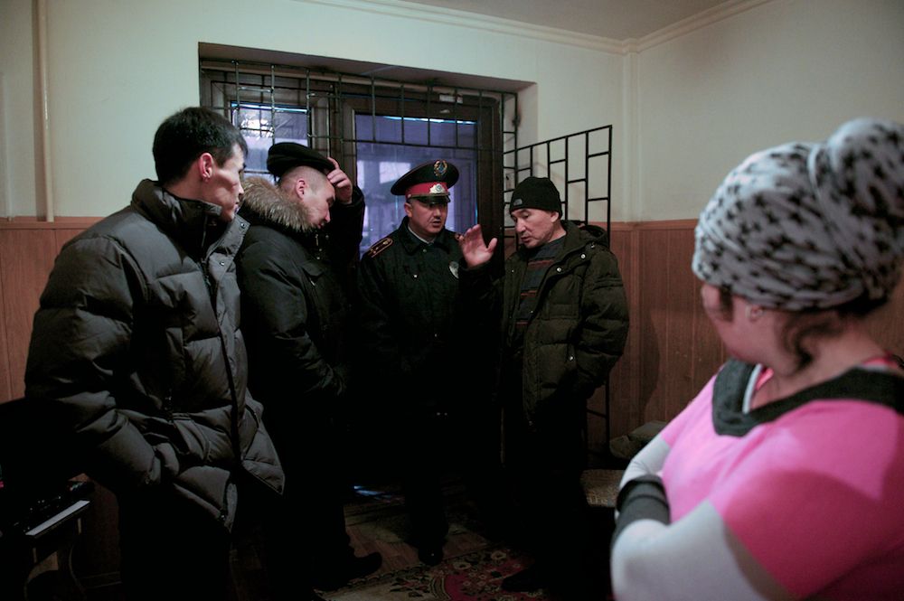 Рейд полиции Алматы по притонам: история девушек, оказавшихся в мире проституции, и взгляд изнутри на теневую сторону города, проституция, Алматы, рейд полиции, общество, женщины, сексуальное рабство, УБОП, Казахстан, Карлыгаш Нуржан, Shanger.kz