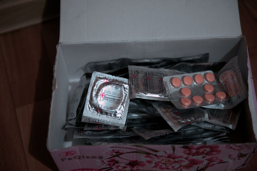 Рейд полиции Алматы по притонам: история девушек, оказавшихся в мире проституции, и взгляд изнутри на теневую сторону города, проституция, Алматы, рейд полиции, общество, женщины, сексуальное рабство, УБОП, Казахстан, Карлыгаш Нуржан, Shanger.kz