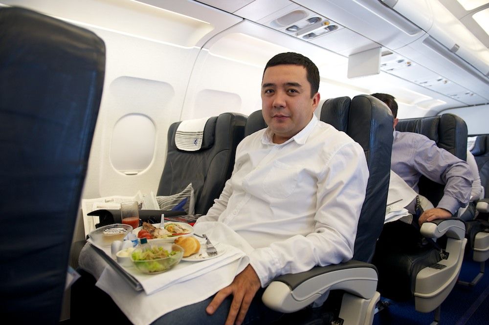 Процесс приготовления и доставки бортового питания авиакомпании Air Astana — от цеха в Актобе до рейсов в Казахстане и за рубежом, бортовое питание, Air Astana, Казахстан, Актобе, авиаперелёты, еда в самолёте, авиация, кейтеринг, Shanger.kz, Карла Нур