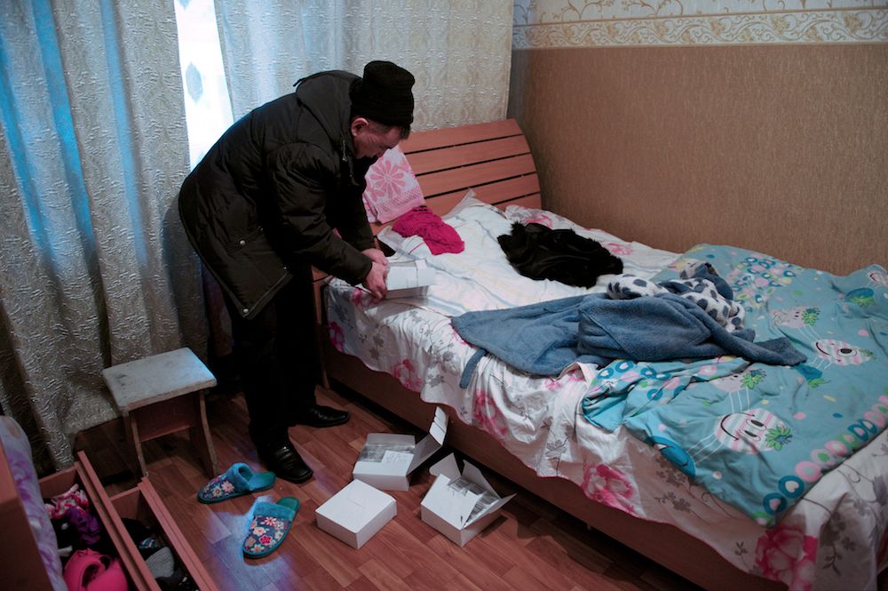 Рейд полиции Алматы по притонам: история девушек, оказавшихся в мире проституции, и взгляд изнутри на теневую сторону города, проституция, Алматы, рейд полиции, общество, женщины, сексуальное рабство, УБОП, Казахстан, Карлыгаш Нуржан, Shanger.kz