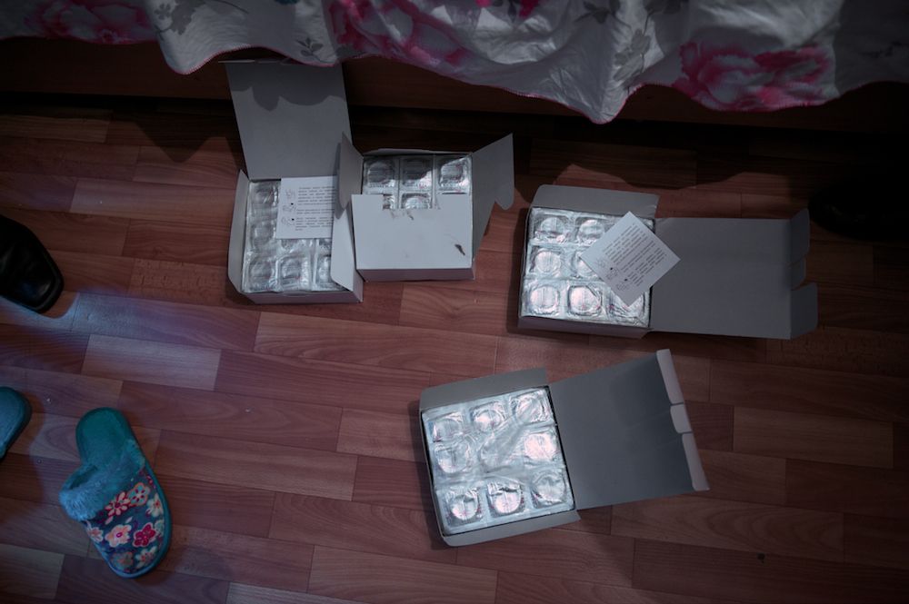 Рейд полиции Алматы по притонам: история девушек, оказавшихся в мире проституции, и взгляд изнутри на теневую сторону города, проституция, Алматы, рейд полиции, общество, женщины, сексуальное рабство, УБОП, Казахстан, Карлыгаш Нуржан, Shanger.kz