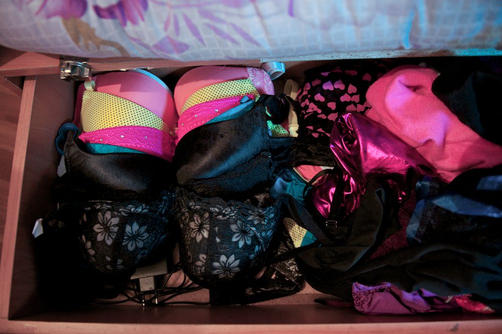 Рейд полиции Алматы по притонам: история девушек, оказавшихся в мире проституции, и взгляд изнутри на теневую сторону города, проституция, Алматы, рейд полиции, общество, женщины, сексуальное рабство, УБОП, Казахстан, Карлыгаш Нуржан, Shanger.kz