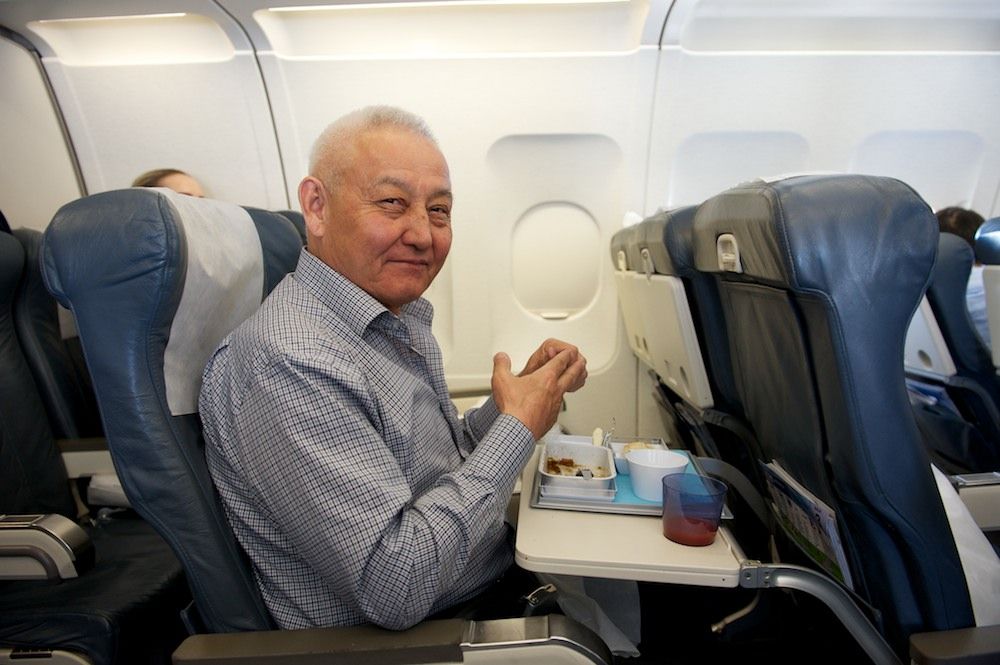 Процесс приготовления и доставки бортового питания авиакомпании Air Astana — от цеха в Актобе до рейсов в Казахстане и за рубежом, бортовое питание, Air Astana, Казахстан, Актобе, авиаперелёты, еда в самолёте, авиация, кейтеринг, Shanger.kz, Карла Нур