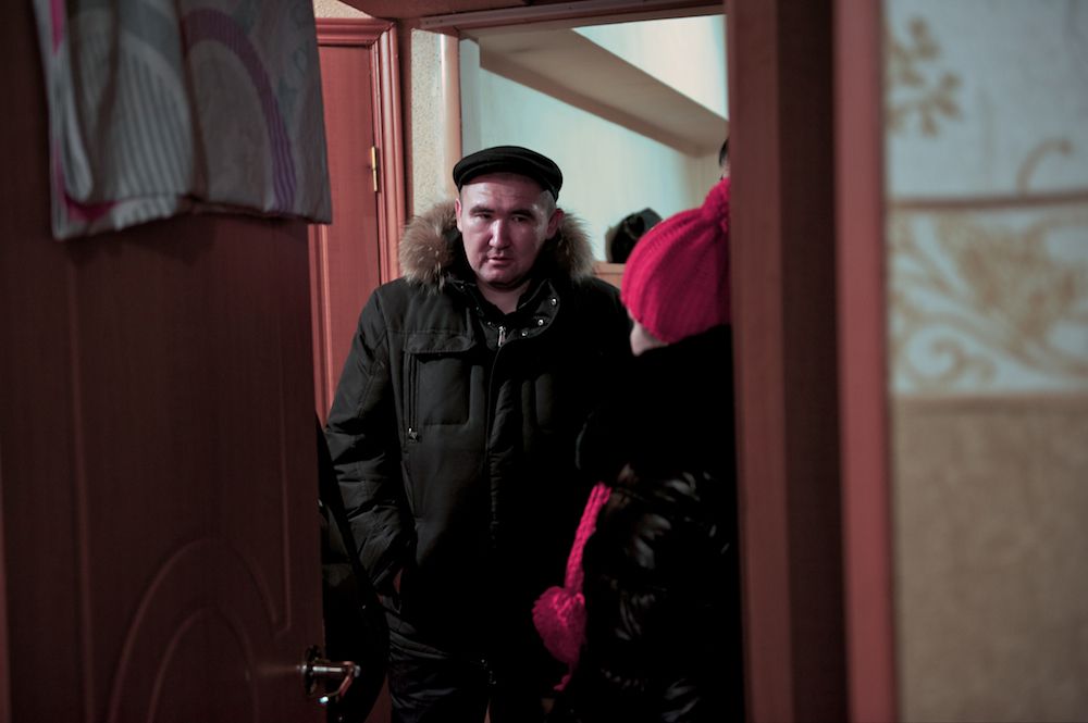 Рейд полиции Алматы по притонам: история девушек, оказавшихся в мире проституции, и взгляд изнутри на теневую сторону города, проституция, Алматы, рейд полиции, общество, женщины, сексуальное рабство, УБОП, Казахстан, Карлыгаш Нуржан, Shanger.kz