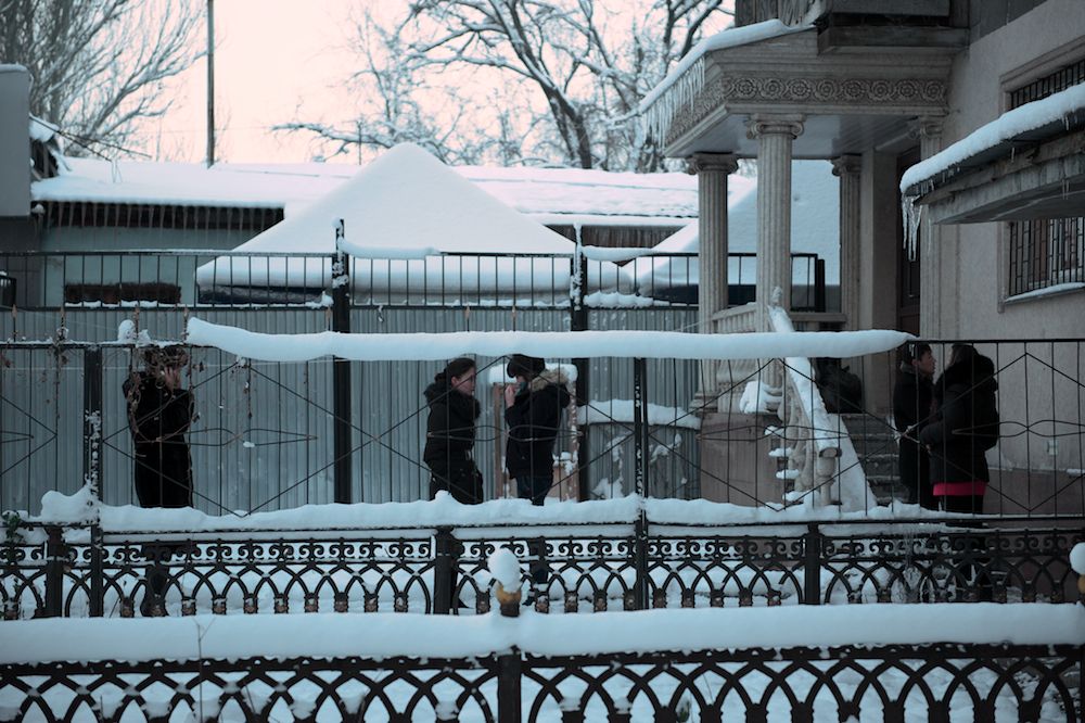 Рейд полиции Алматы по притонам: история девушек, оказавшихся в мире проституции, и взгляд изнутри на теневую сторону города, проституция, Алматы, рейд полиции, общество, женщины, сексуальное рабство, УБОП, Казахстан, Карлыгаш Нуржан, Shanger.kz