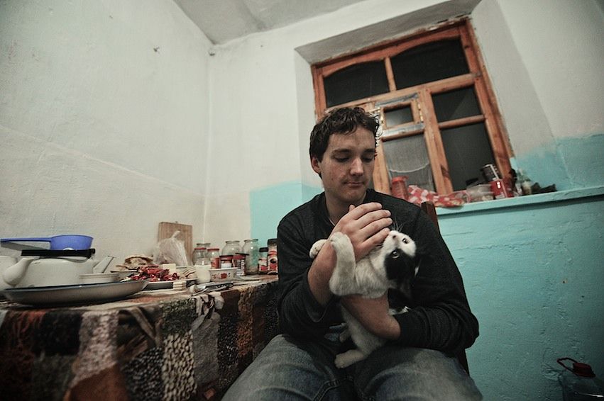 Американский волонтер Джонатан Рибел преподает английский язык в селе Шаульдер Южно-Казахстанской области, осваивает казахский язык и сельский быт, Джонатан Рибел, Корпус мира, село Шаульдер, английский язык, Казахстан, волонтер, сельская школа, Карлыгаш Нуржан, Shanger.kz