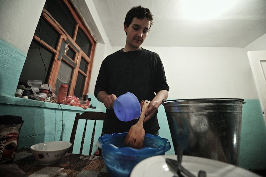 Американский волонтер Джонатан Рибел преподает английский язык в селе Шаульдер Южно-Казахстанской области, осваивает казахский язык и сельский быт, Джонатан Рибел, Корпус мира, село Шаульдер, английский язык, Казахстан, волонтер, сельская школа, Карлыгаш Нуржан, Shanger.kz