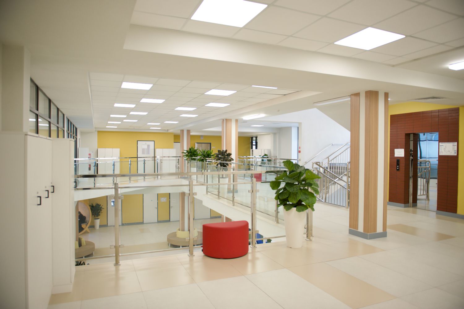 Новое здание международной школы Мирас, современное обучение по программе IB, лаборатории, ученики и атмосфера развития — фоторепортаж Shanger.kz