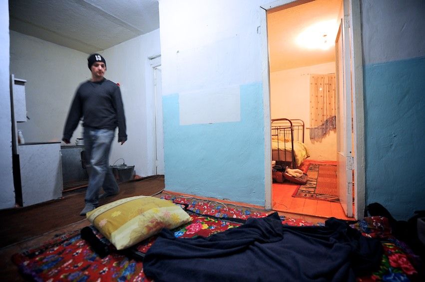 Американский волонтер Джонатан Рибел преподает английский язык в селе Шаульдер Южно-Казахстанской области, осваивает казахский язык и сельский быт, Джонатан Рибел, Корпус мира, село Шаульдер, английский язык, Казахстан, волонтер, сельская школа, Карлыгаш Нуржан, Shanger.kz