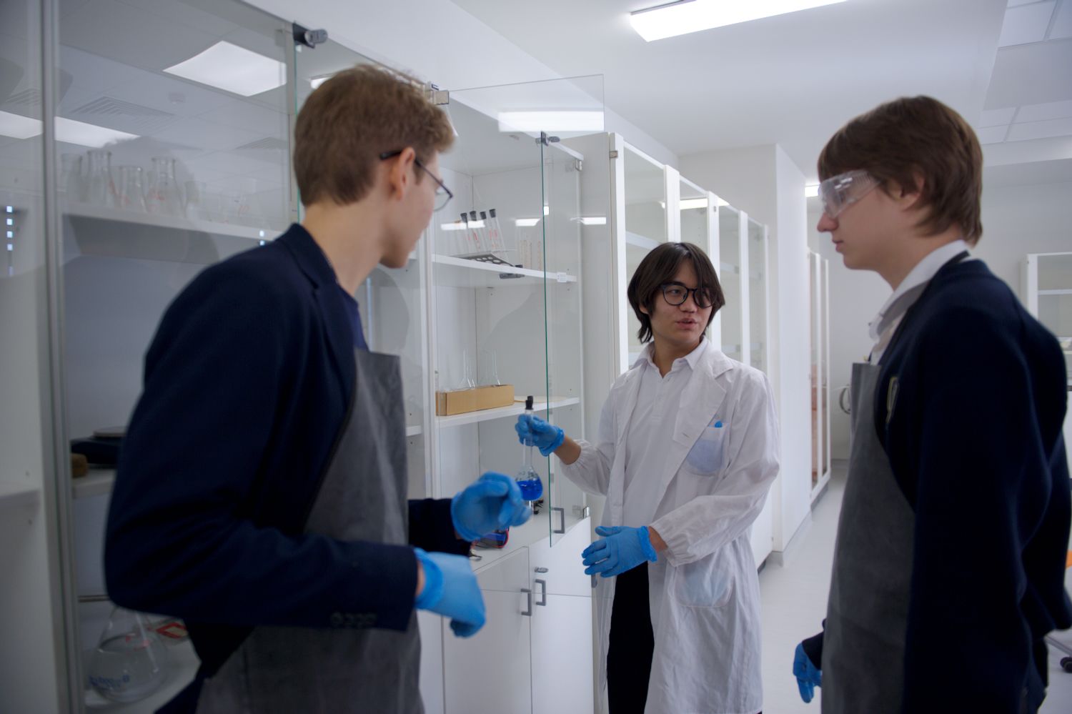 Новое здание международной школы Мирас, современное обучение по программе IB, лаборатории, ученики и атмосфера развития — фоторепортаж Shanger.kz