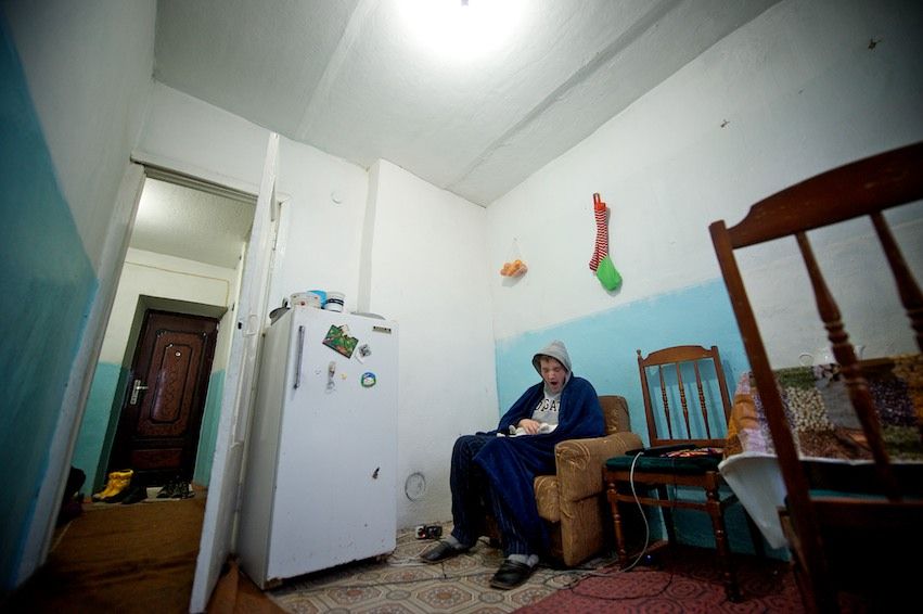 Американский волонтер Джонатан Рибел преподает английский язык в селе Шаульдер Южно-Казахстанской области, осваивает казахский язык и сельский быт, Джонатан Рибел, Корпус мира, село Шаульдер, английский язык, Казахстан, волонтер, сельская школа, Карлыгаш Нуржан, Shanger.kz