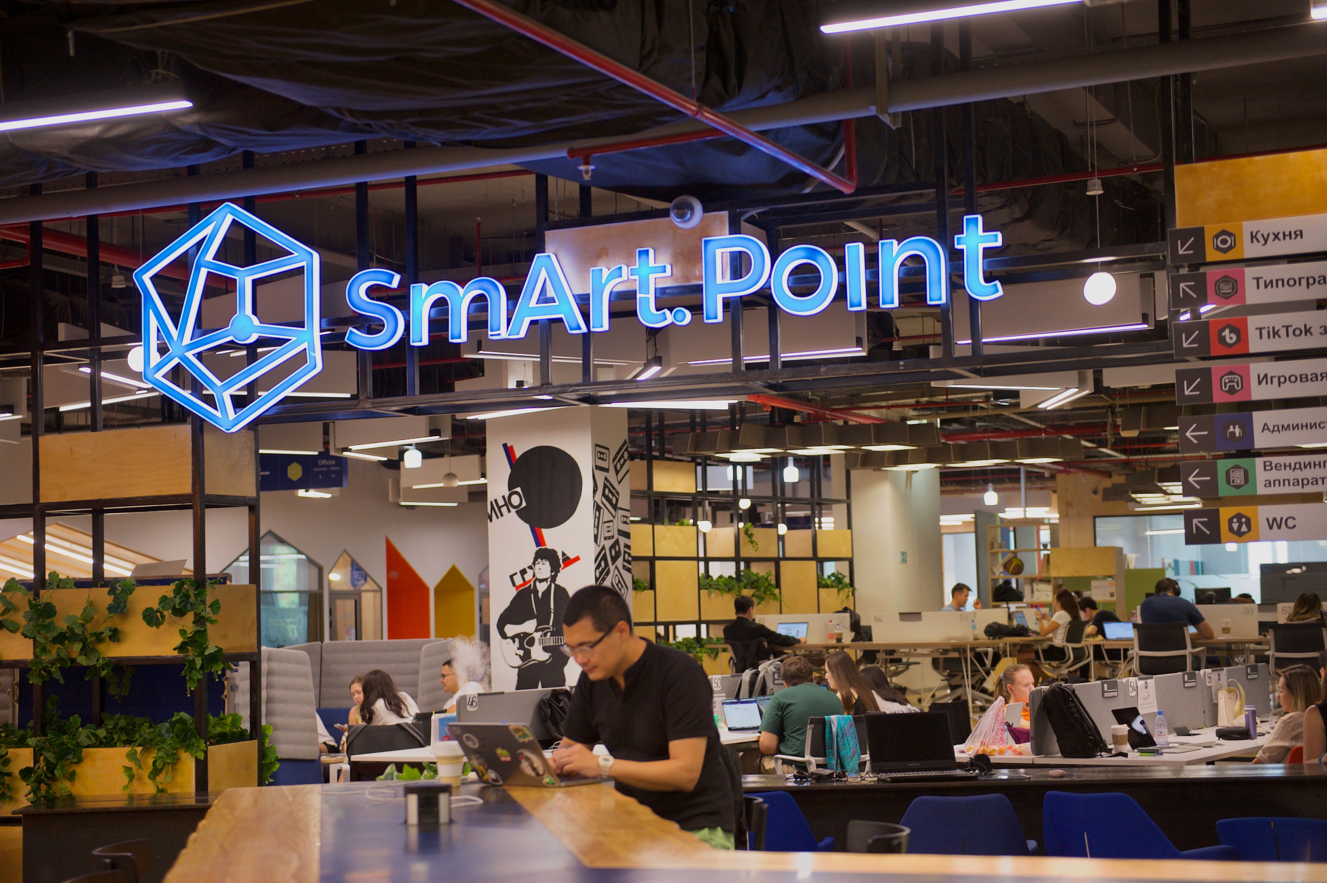 Коворкинг Smart Point, Алматы: жұмыс аймақтары, кеңселер және стартаптар мен бизнес-жобаларға арналған кеңістік резиденттері. Smart Point, Алматы коворкингі, Towers, Қазақстан стартаптары, Алматы кеңселері, Алматыдағы бизнес, кәсіпкерлік, жұмыс кеңістігі, Алматы фоторепортажы