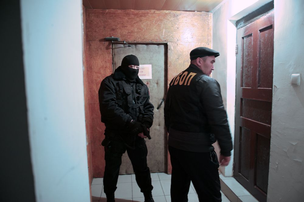 Рейд полиции Алматы по притонам: история девушек, оказавшихся в мире проституции, и взгляд изнутри на теневую сторону города, проституция, Алматы, рейд полиции, общество, женщины, сексуальное рабство, УБОП, Казахстан, Карлыгаш Нуржан, Shanger.kz