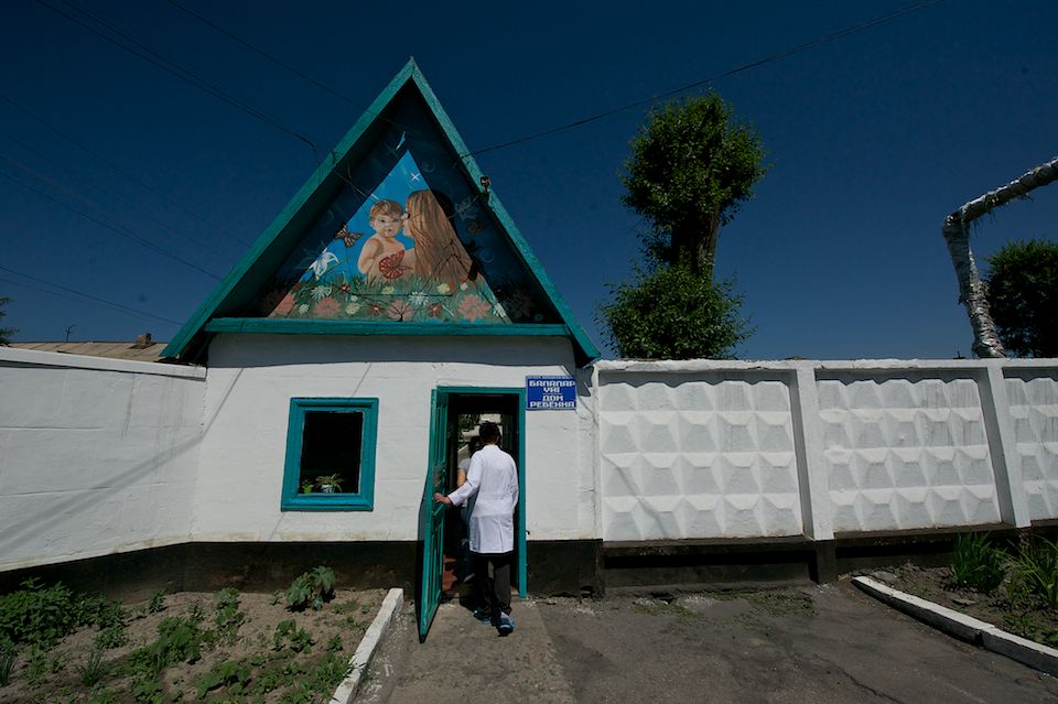 Дети, рождённые в женской колонии, и их матери: жизнь за решёткой, надежда, воспитание и редкие минуты тепла в доме матери и ребёнка, детство, дом матери и ребёнка, женская колония, заключённые матери, Казахстан, судьбы, общество, Карлыгаш Нуржан, Shanger.kz