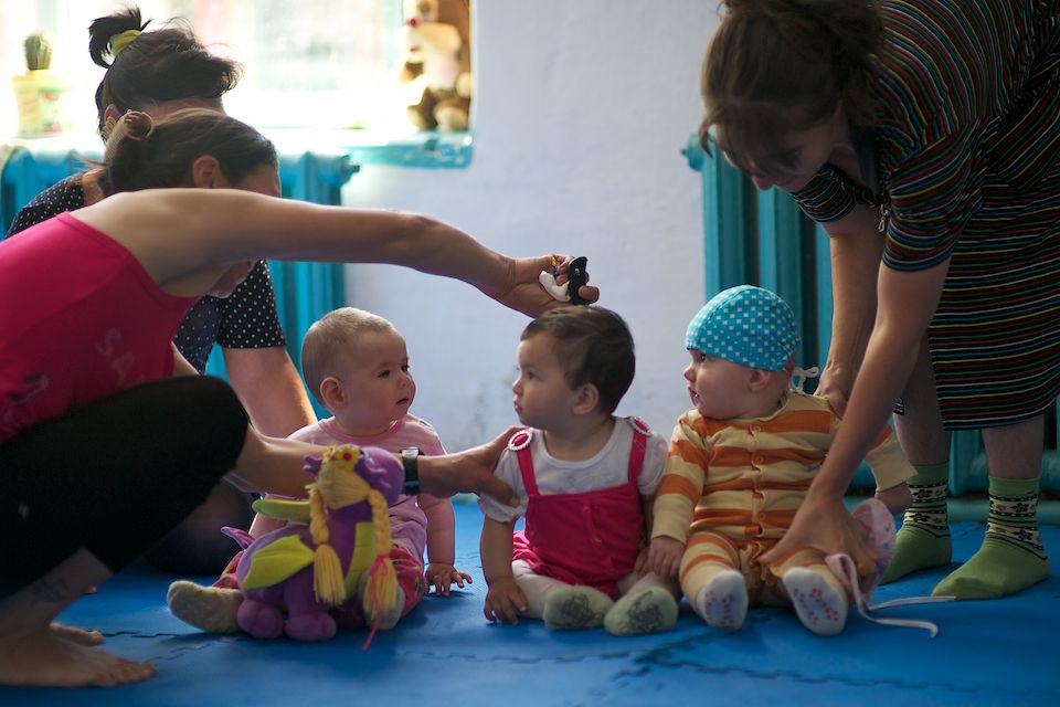Дети, рождённые в женской колонии, и их матери: жизнь за решёткой, надежда, воспитание и редкие минуты тепла в доме матери и ребёнка, детство, дом матери и ребёнка, женская колония, заключённые матери, Казахстан, судьбы, общество, Карлыгаш Нуржан, Shanger.kz