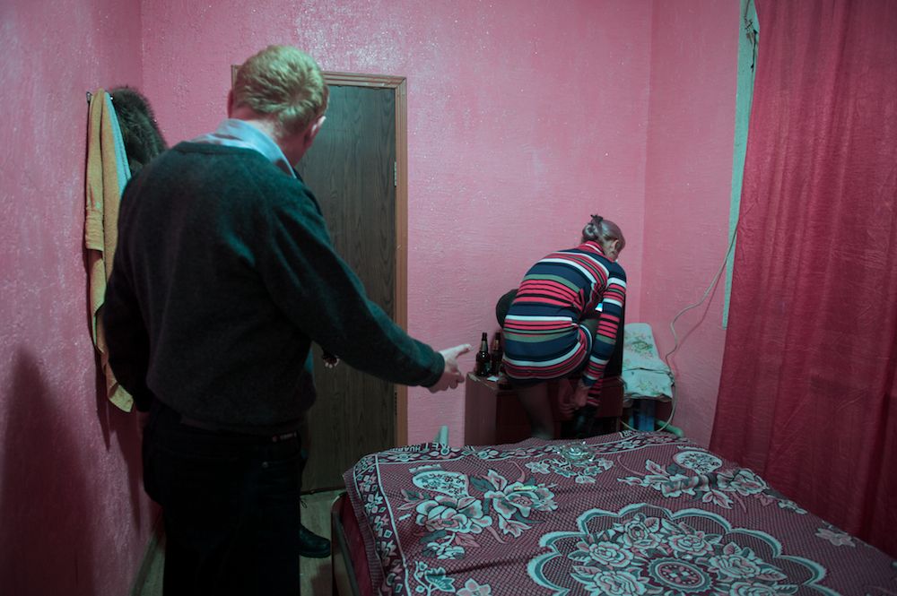 Рейд полиции Алматы по притонам: история девушек, оказавшихся в мире проституции, и взгляд изнутри на теневую сторону города, проституция, Алматы, рейд полиции, общество, женщины, сексуальное рабство, УБОП, Казахстан, Карлыгаш Нуржан, Shanger.kz