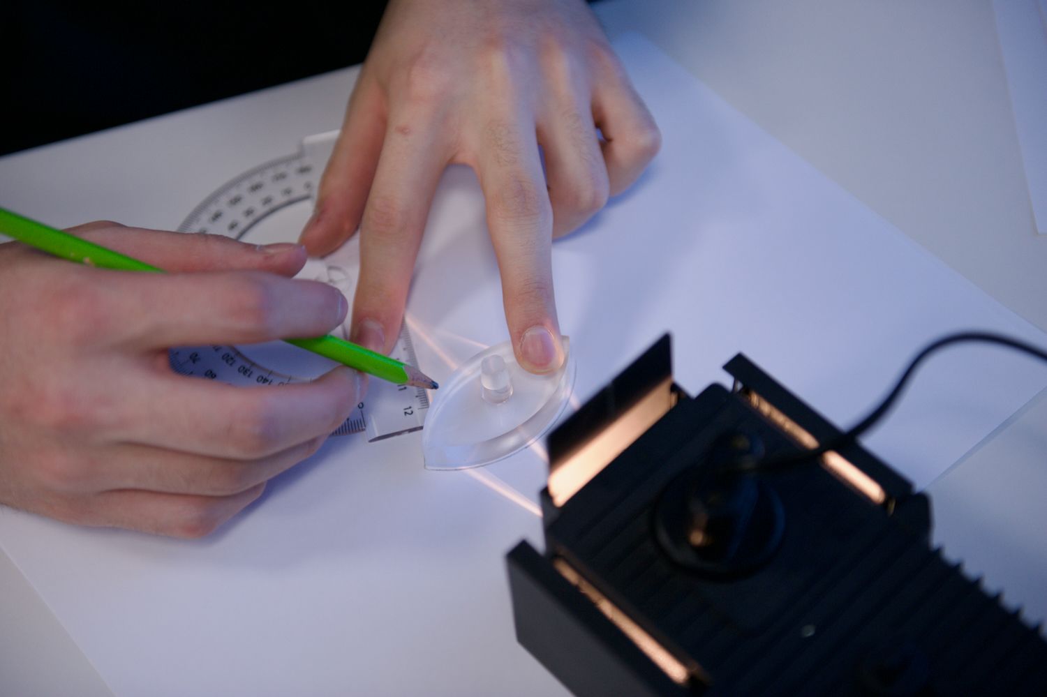 Новое здание международной школы Мирас, современное обучение по программе IB, лаборатории, ученики и атмосфера развития — фоторепортаж Shanger.kz