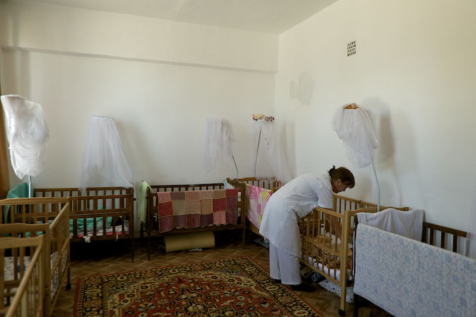 Дети, рождённые в женской колонии, и их матери: жизнь за решёткой, надежда, воспитание и редкие минуты тепла в доме матери и ребёнка, детство, дом матери и ребёнка, женская колония, заключённые матери, Казахстан, судьбы, общество, Карлыгаш Нуржан, Shanger.kz