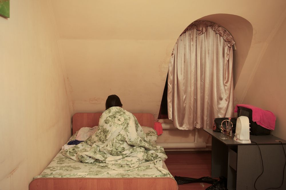 Рейд полиции Алматы по притонам: история девушек, оказавшихся в мире проституции, и взгляд изнутри на теневую сторону города, проституция, Алматы, рейд полиции, общество, женщины, сексуальное рабство, УБОП, Казахстан, Карлыгаш Нуржан, Shanger.kz