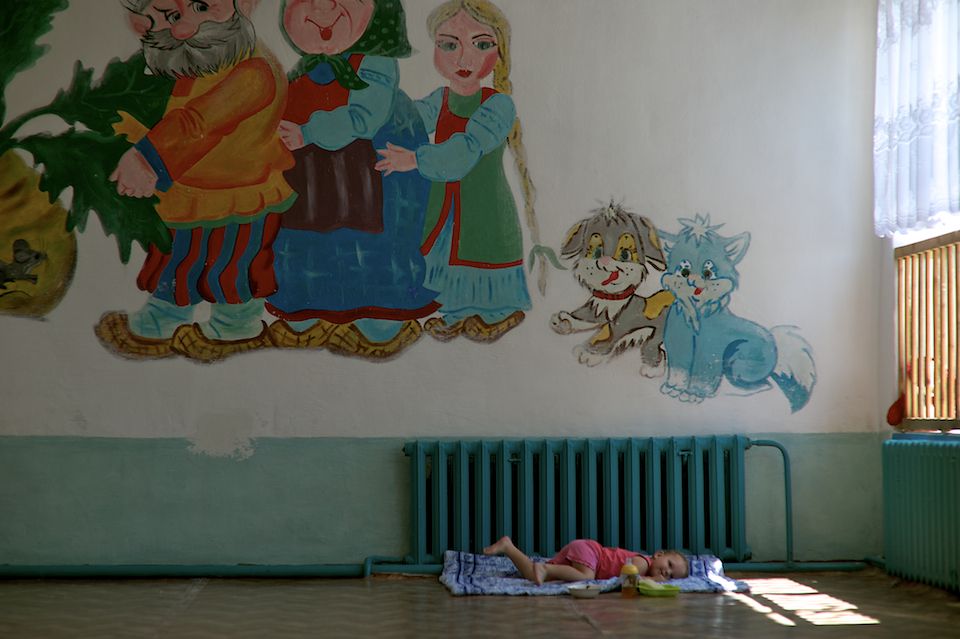 Дети, рождённые в женской колонии, и их матери: жизнь за решёткой, надежда, воспитание и редкие минуты тепла в доме матери и ребёнка, детство, дом матери и ребёнка, женская колония, заключённые матери, Казахстан, судьбы, общество, Карлыгаш Нуржан, Shanger.kz