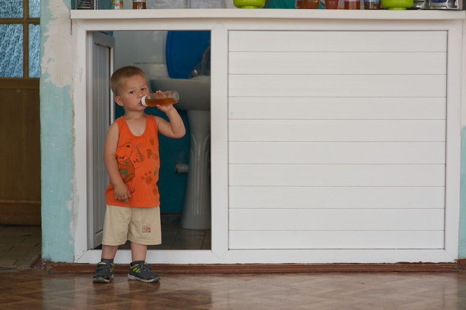 Дети, рождённые в женской колонии, и их матери: жизнь за решёткой, надежда, воспитание и редкие минуты тепла в доме матери и ребёнка, детство, дом матери и ребёнка, женская колония, заключённые матери, Казахстан, судьбы, общество, Карлыгаш Нуржан, Shanger.kz