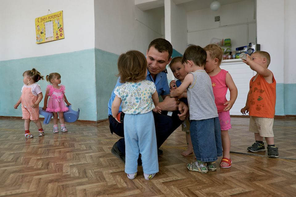 Дети, рождённые в женской колонии, и их матери: жизнь за решёткой, надежда, воспитание и редкие минуты тепла в доме матери и ребёнка, детство, дом матери и ребёнка, женская колония, заключённые матери, Казахстан, судьбы, общество, Карлыгаш Нуржан, Shanger.kz