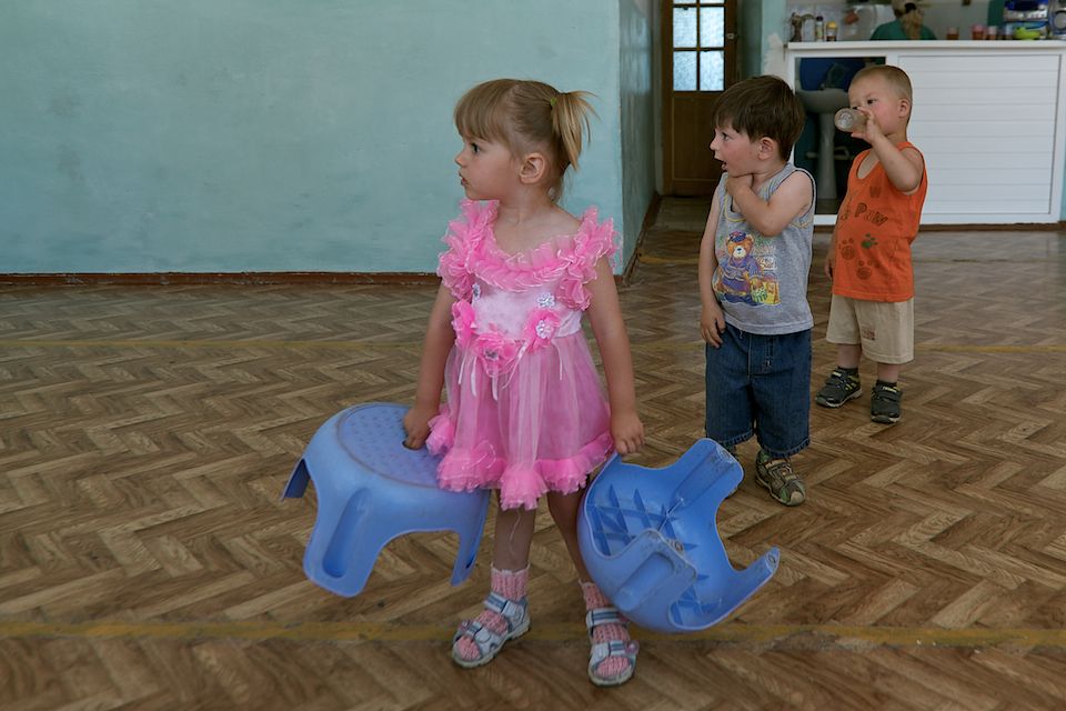 Дети, рождённые в женской колонии, и их матери: жизнь за решёткой, надежда, воспитание и редкие минуты тепла в доме матери и ребёнка, детство, дом матери и ребёнка, женская колония, заключённые матери, Казахстан, судьбы, общество, Карлыгаш Нуржан, Shanger.kz