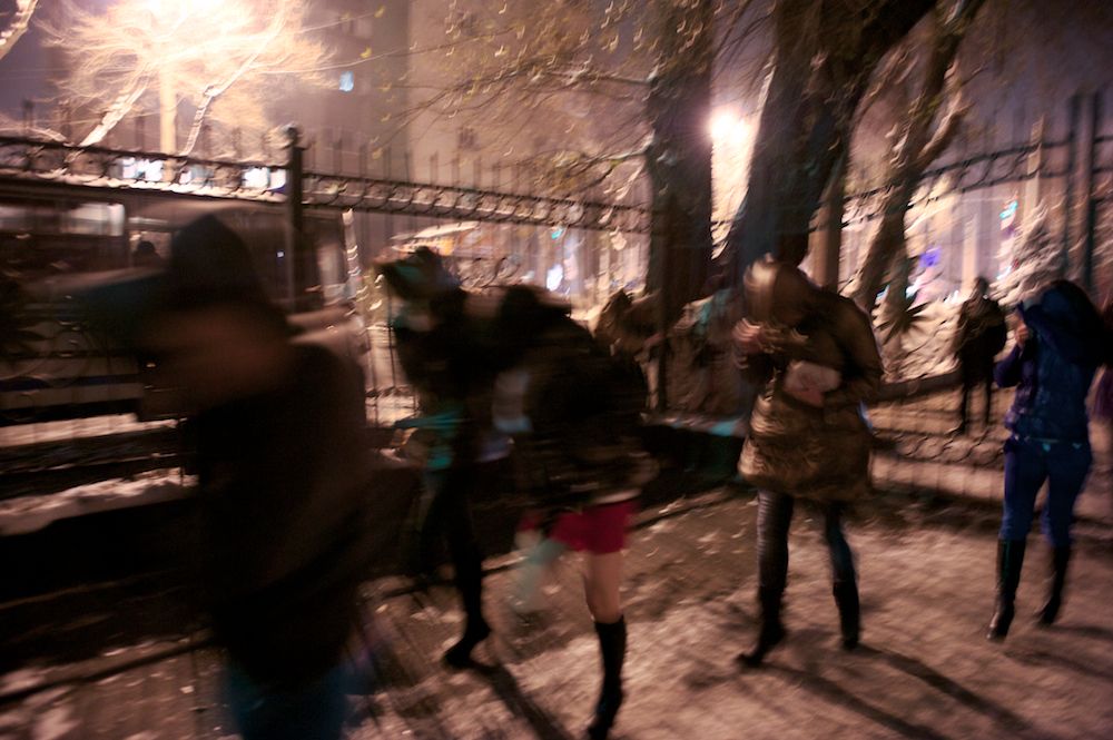 Рейд полиции Алматы по притонам: история девушек, оказавшихся в мире проституции, и взгляд изнутри на теневую сторону города, проституция, Алматы, рейд полиции, общество, женщины, сексуальное рабство, УБОП, Казахстан, Карлыгаш Нуржан, Shanger.kz