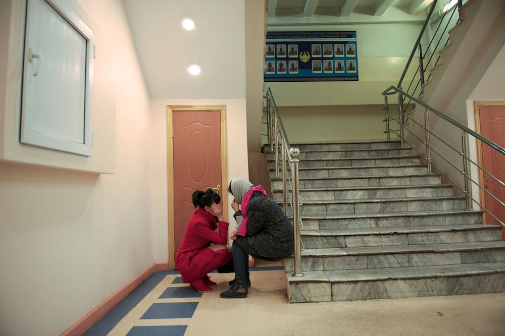 Рейд полиции Алматы по притонам: история девушек, оказавшихся в мире проституции, и взгляд изнутри на теневую сторону города, проституция, Алматы, рейд полиции, общество, женщины, сексуальное рабство, УБОП, Казахстан, Карлыгаш Нуржан, Shanger.kz